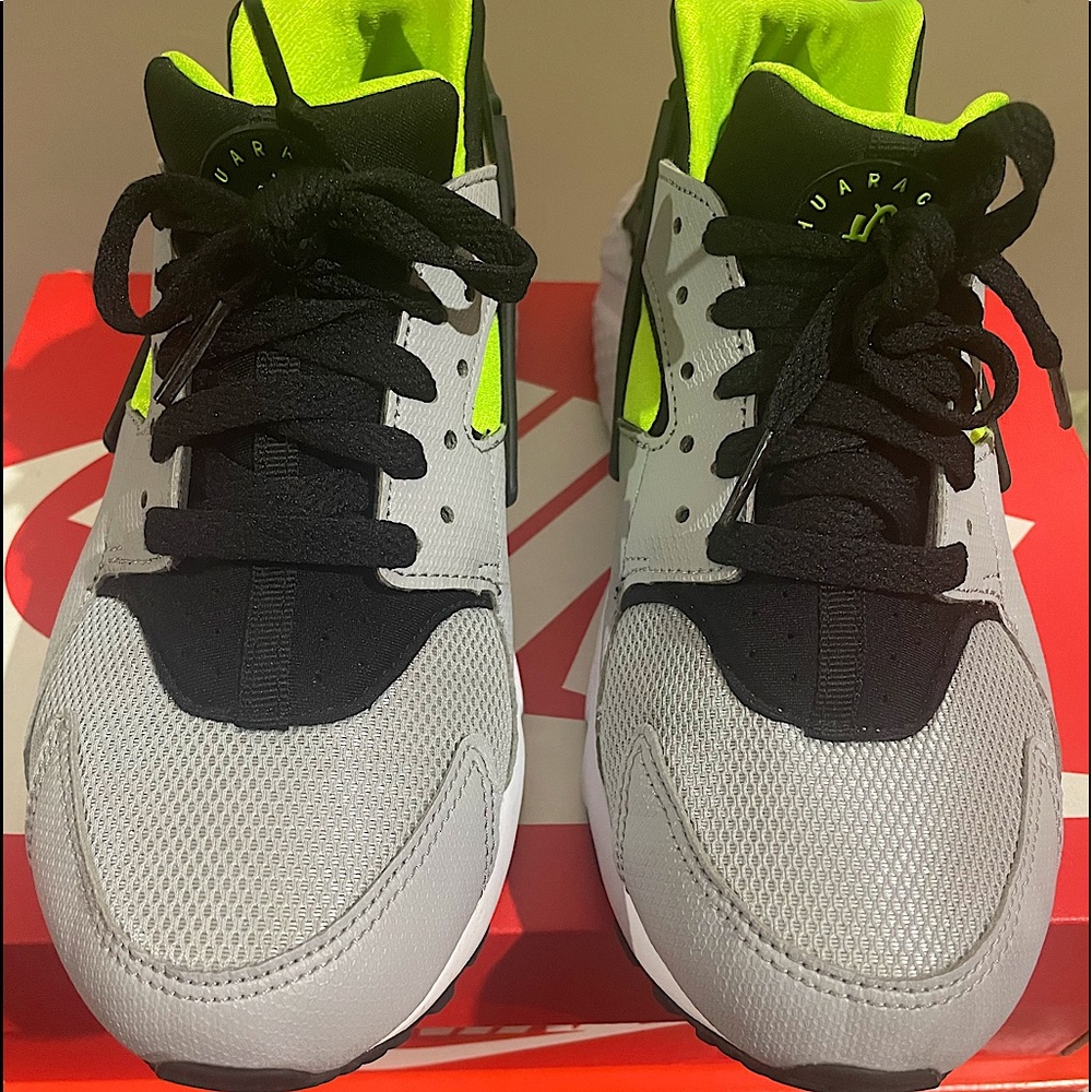 Nike Huarache Run, Big Kids’ Shoes 6Y